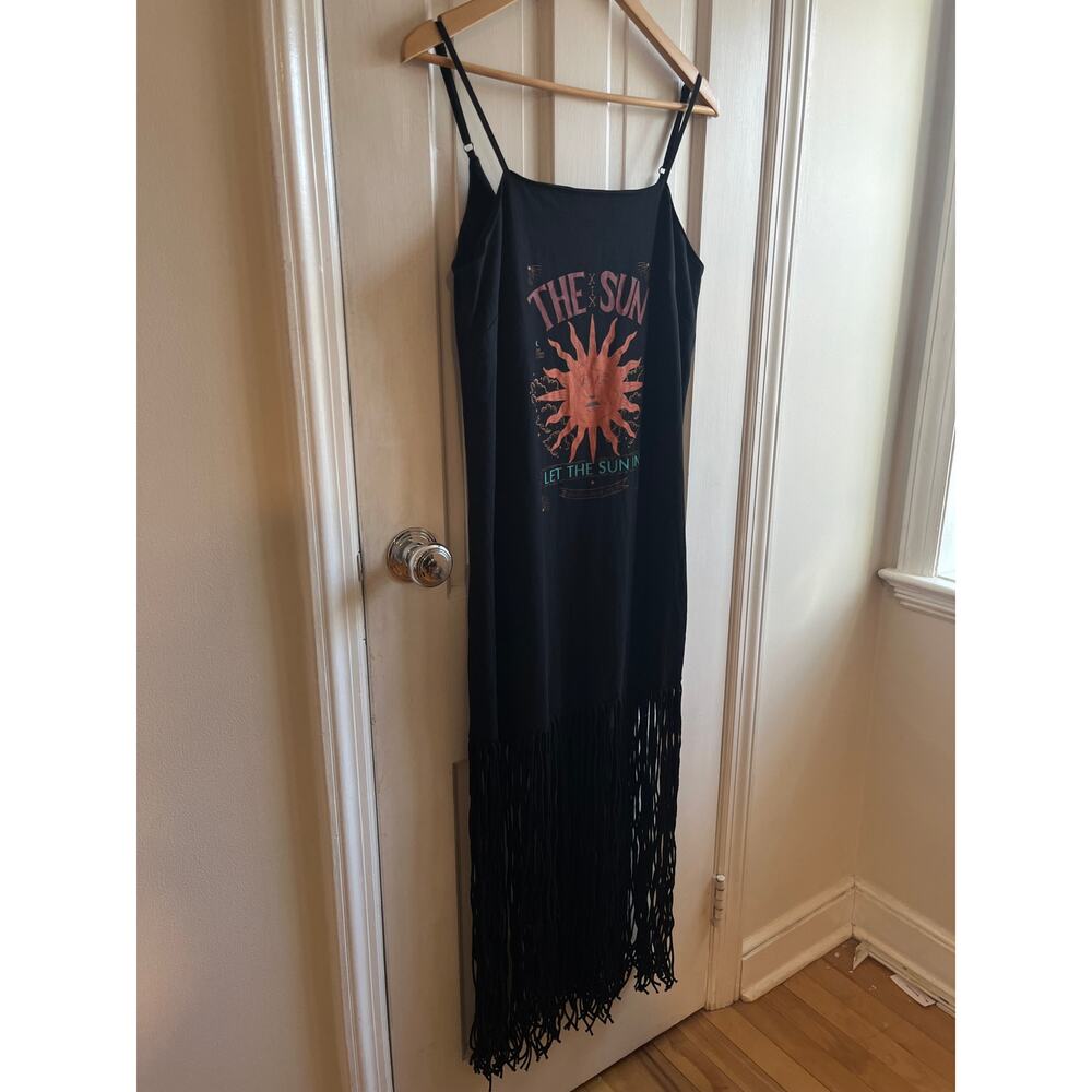 Black Fringe Graphic Maxi Dress with Sun Motif - Picture 4 of 10